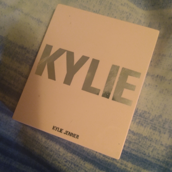 Kylie cosmetics highlighter